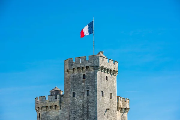 Hamnen stå hög av fästningen i La Rochelle — Stockfoto
