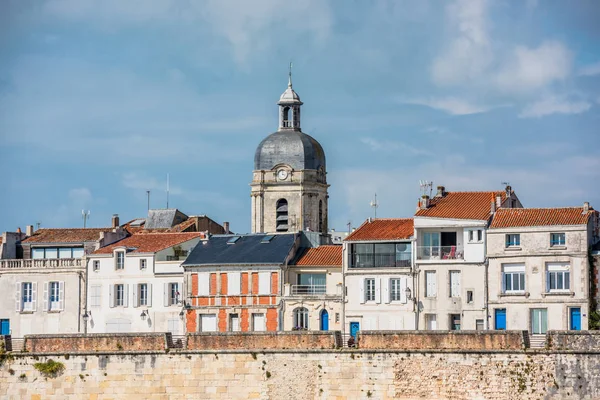 La Rochelle denizde boyunca evleri — Stok fotoğraf