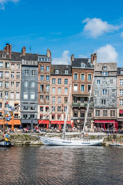 Honfleur harbour in Normandië, Frankrijk — Stockfoto