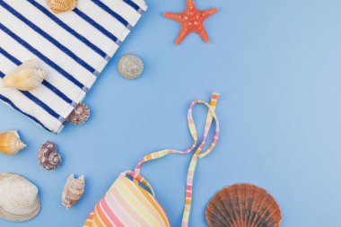 Düz yatıyordu yaz seyahat tatil kavramı