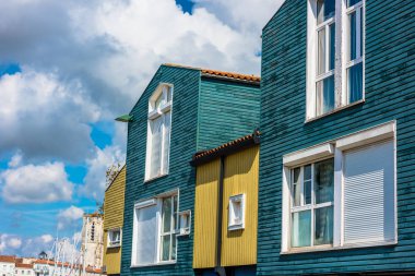 Parlak renkli evler La Rochelle, Fransa