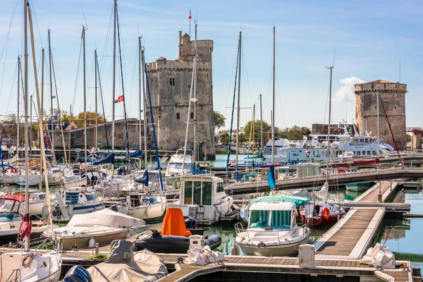 Barche nel vecchio porto di La Rochelle — Foto Stock