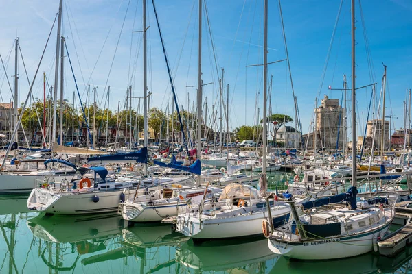 Yachts dans le vieux port de La Rochelle — Photo