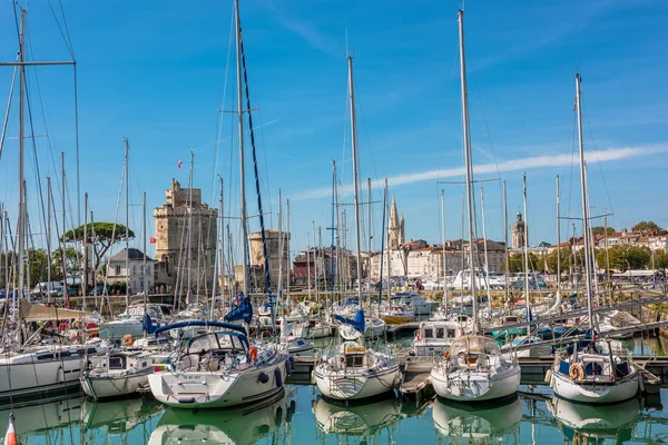 Barche nel vecchio porto di La Rochelle — Foto Stock