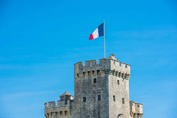 Hamnen stå hög av fästningen i La Rochelle — Stockfoto