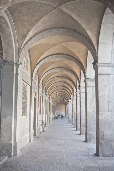 Un passaggio ad arco — Foto Stock