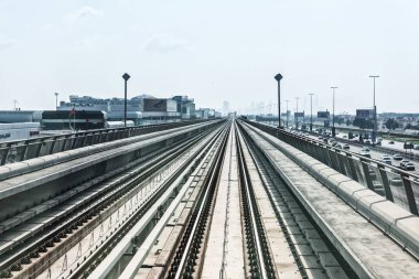 şehir merkezine metro yolda görünümü şehir dubai