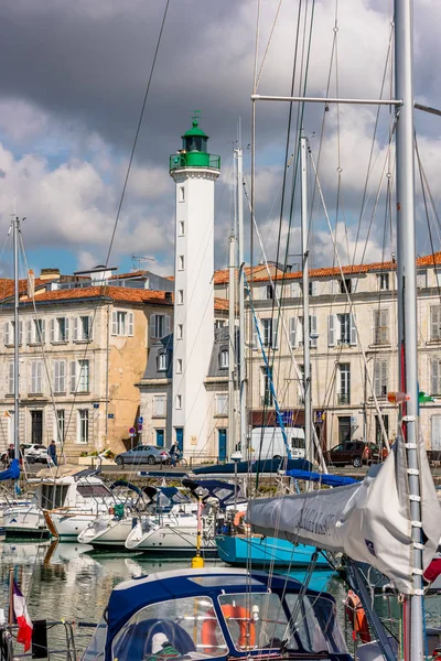 Pohled na jachty v starém přístavu La Rochelle Francie — Stock fotografie