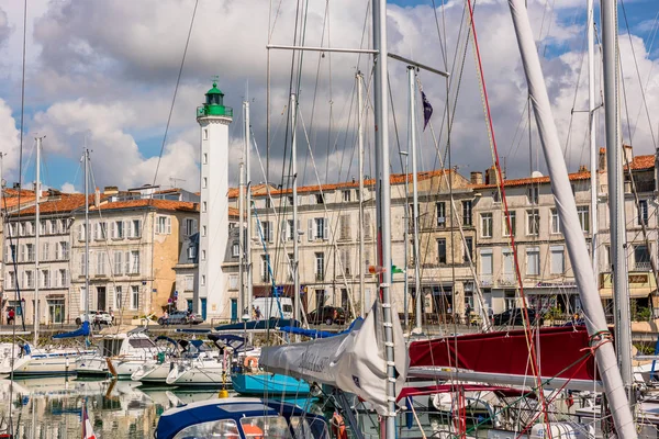 Pohled na jachty v starém přístavu La Rochelle Francie — Stock fotografie