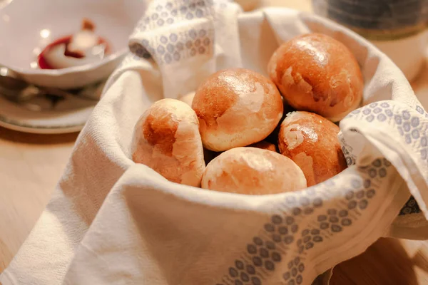 Quente casa assado caseiro pães — Fotografia de Stock