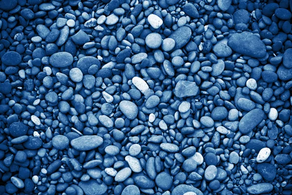 Strand Pebbles Bakgrund blå tonad — Stockfoto