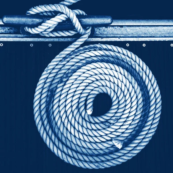 Corda de amarração náutica clássico azul tonificado — Fotografia de Stock