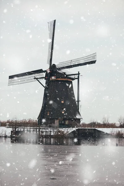 冬季荷兰Kinderdijk的风车 — 图库照片