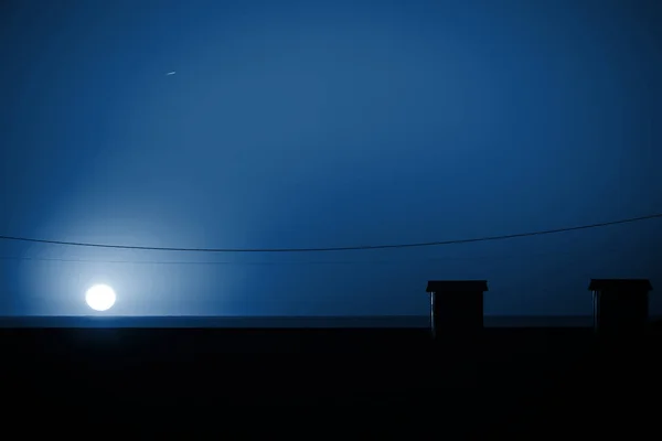 Clair de lune et mer plage bleu tonique — Photo