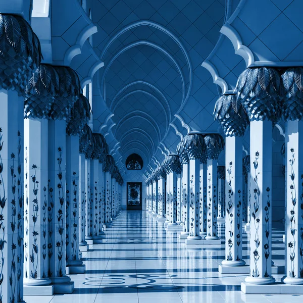 White Mosque gallery blue toned — Stock Photo, Image