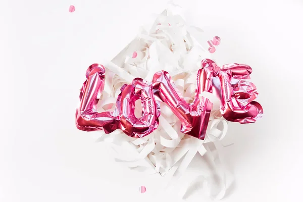 Concept d'amour. Ballon gonflable rose avec lettres — Photo