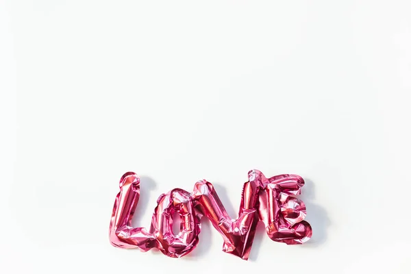 Concepto de amor. Globo rosa inflable con letras —  Fotos de Stock