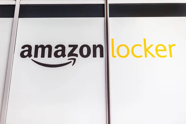 Amazon Skåp Köpcentret Varumärke Logotyp Plocka Upp Punkt För Postordervaror — Stockfoto