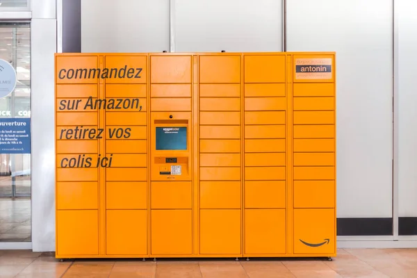 Amazon Locker Shopping Center Ponto Coleta Laranja Para Produtos Ordem — Fotografia de Stock