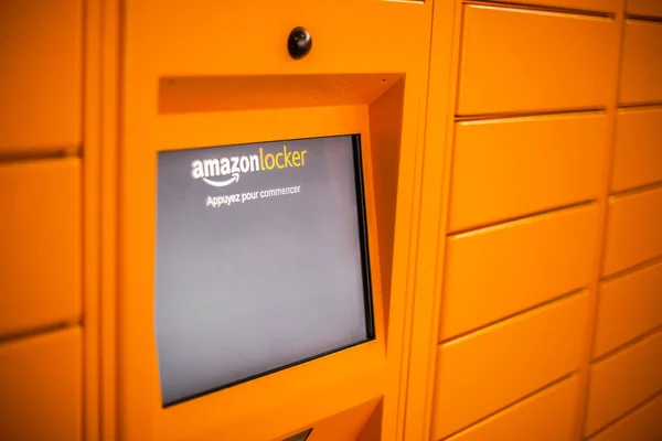 Amazon Locker Shopping Center Ponto Coleta Laranja Para Produtos Ordem — Fotografia de Stock