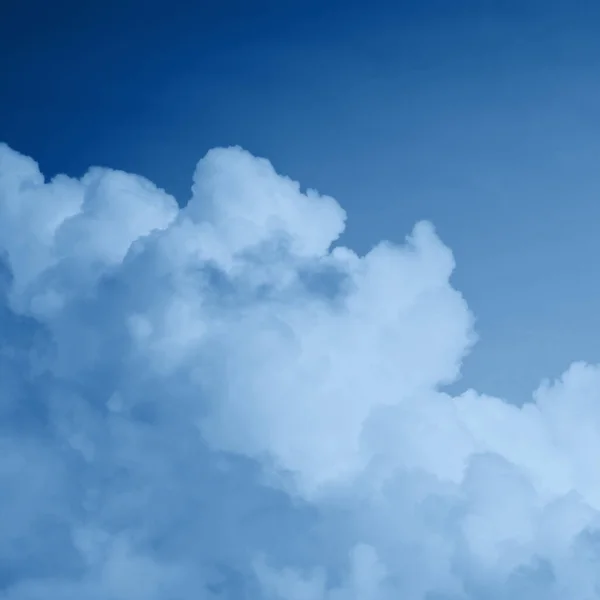Cielo Nuvole Morbide Con Classico Filtro Colore Blu Sfocato Sfondo — Foto Stock