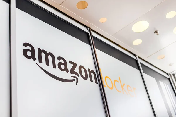 Amazon Locker Centro Comercial Logotipo Marca Punto Recogida Productos Por — Foto de Stock