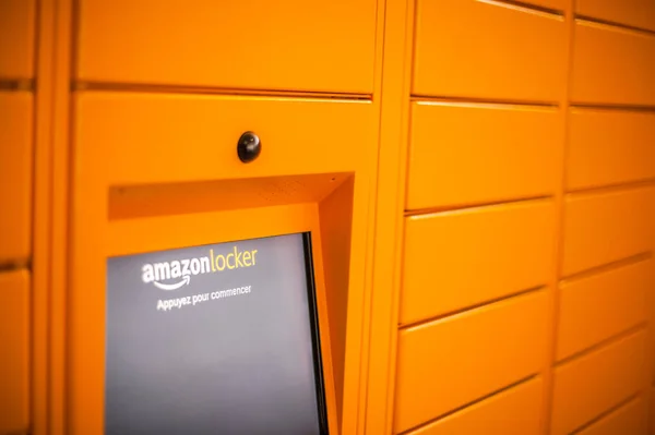 Amazon Locker Shopping Center Ponto Coleta Laranja Para Produtos Ordem — Fotografia de Stock