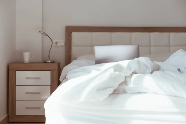 Lavoro Casa Quarantena Auto Isolamento Concetto Isolamento Portatile Letto Sfatto — Foto Stock