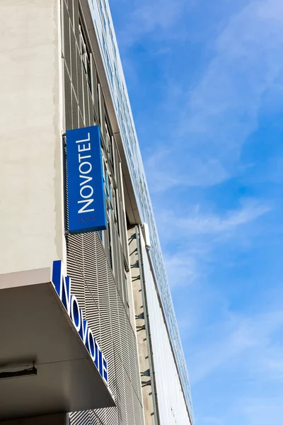 Novotel Logo Hotel Building Located Lyon France Bright Blue Sky — Stock Photo, Image