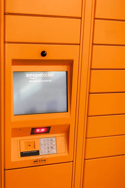 Amazon Locker Het Winkelcentrum Oranje Pick Punt Voor Postorder Goederen — Stockfoto
