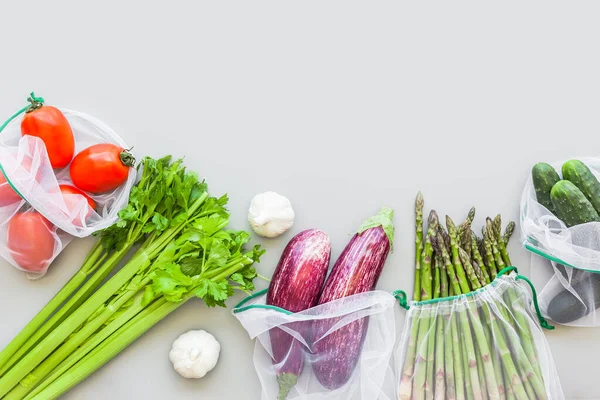 Legumes Orgânicos Frescos Eco Reutilizáveis Produzem Sacos Compras Flat Lay — Fotografia de Stock