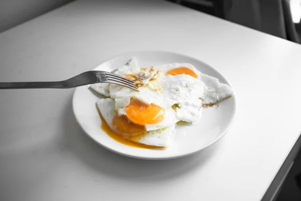 Spiegeleier zum leckeren Frühstück — Stockfoto