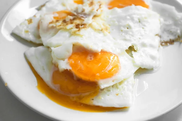 Fried eggs for tasty breakfast — Stock Photo, Image