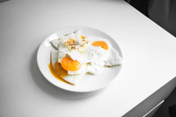 Fried eggs for tasty breakfast — Stock Photo, Image