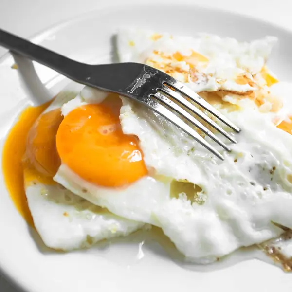 Fried eggs for tasty breakfast — Stock Photo, Image