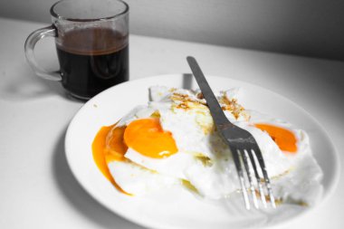 lezzetli kahvaltı için sahanda yumurta