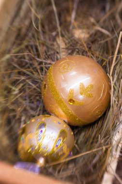 Tam sepeti Noel ağacı için farklı topları