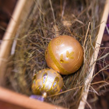 Tam sepeti Noel ağacı için farklı topları