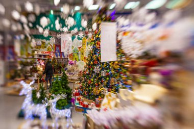 Kar, blu ile Noel ağacı arka plan ve tatil dekorasyon