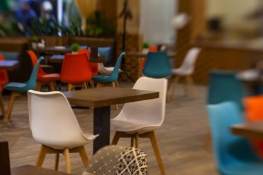 Modern café parlak renklerde iç