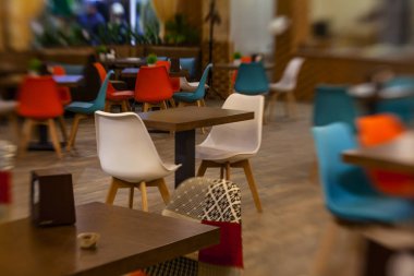 Modern café parlak renklerde iç