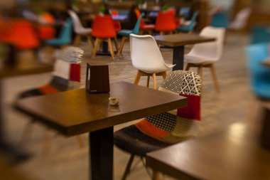 Modern café parlak renklerde iç