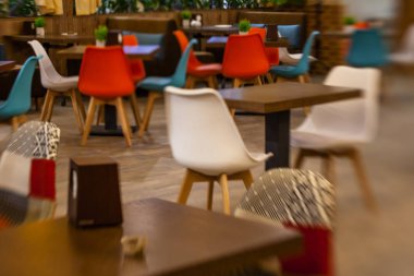 Modern café parlak renklerde iç