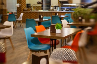 Modern café parlak renklerde iç