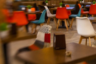 Modern café parlak renklerde iç