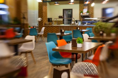 Modern café parlak renklerde iç