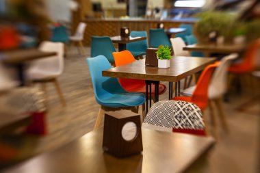 Modern café parlak renklerde iç