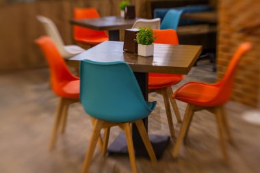 Modern café parlak renklerde iç