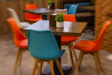 Modern café parlak renklerde iç