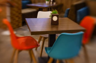 Modern café parlak renklerde iç